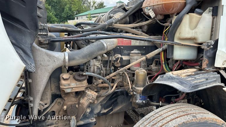 image for item EN5553 2007 Freightliner Columbia semi truck