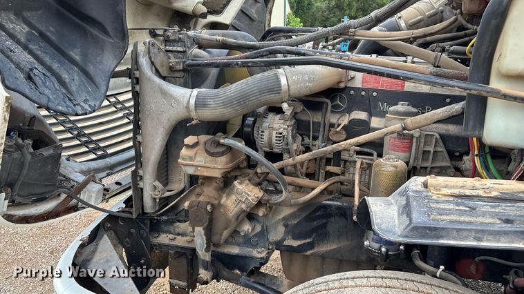 image for item EN5553 2007 Freightliner Columbia semi truck