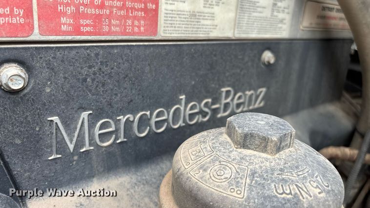 image for item EN5553 2007 Freightliner Columbia semi truck