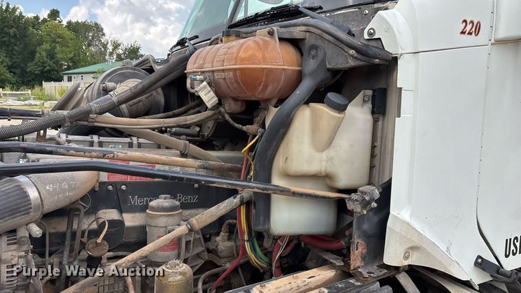 image for item EN5553 2007 Freightliner Columbia semi truck