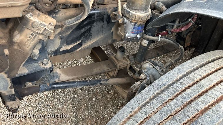 image for item EN5553 2007 Freightliner Columbia semi truck