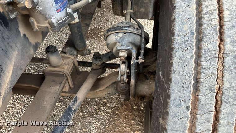 image for item EN5553 2007 Freightliner Columbia semi truck