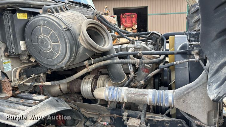 image for item EN5553 2007 Freightliner Columbia semi truck