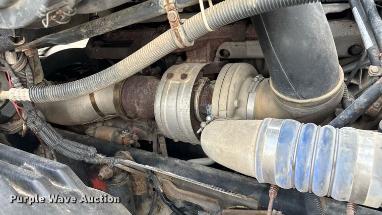 image for item EN5553 2007 Freightliner Columbia semi truck