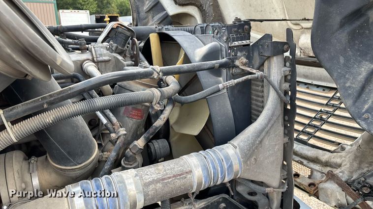 image for item EN5553 2007 Freightliner Columbia semi truck