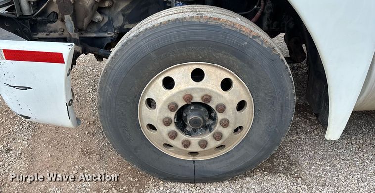 image for item EN5553 2007 Freightliner Columbia semi truck