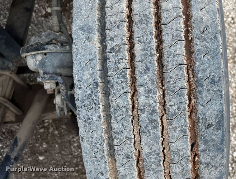 image for item EN5553 2007 Freightliner Columbia semi truck