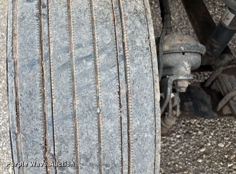 image for item EN5553 2007 Freightliner Columbia semi truck