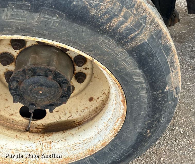 image for item EN5553 2007 Freightliner Columbia semi truck