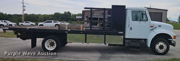 image for item EO4637 2000 International  4700 flatbed truck