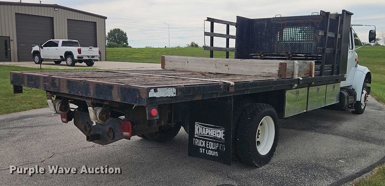 image for item EO4637 2000 International  4700 flatbed truck