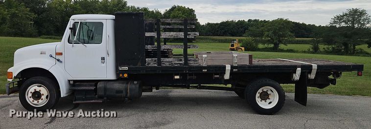 image for item EO4637 2000 International  4700 flatbed truck
