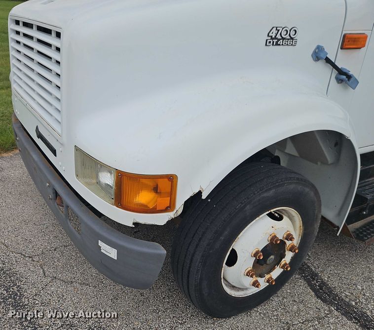 image for item EO4637 2000 International  4700 flatbed truck