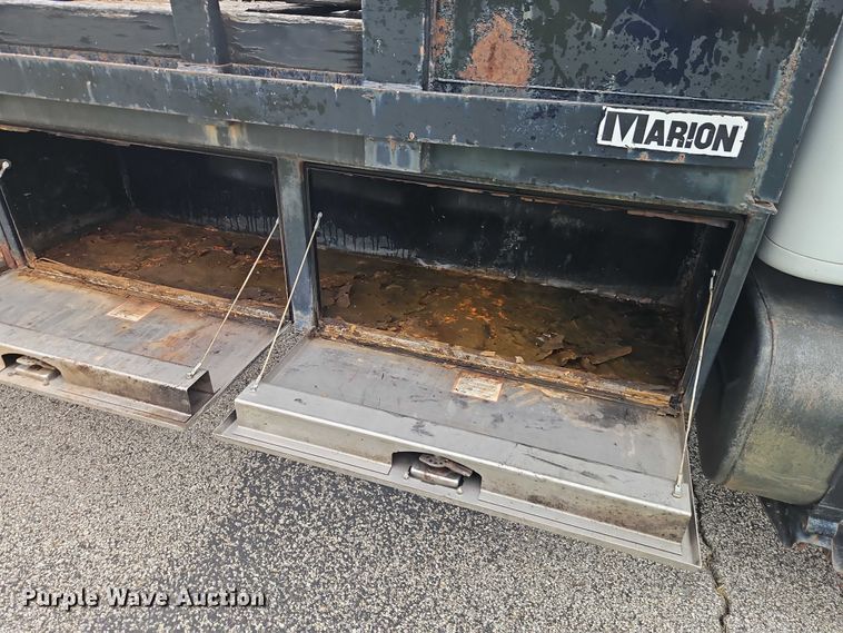 image for item EO4637 2000 International  4700 flatbed truck