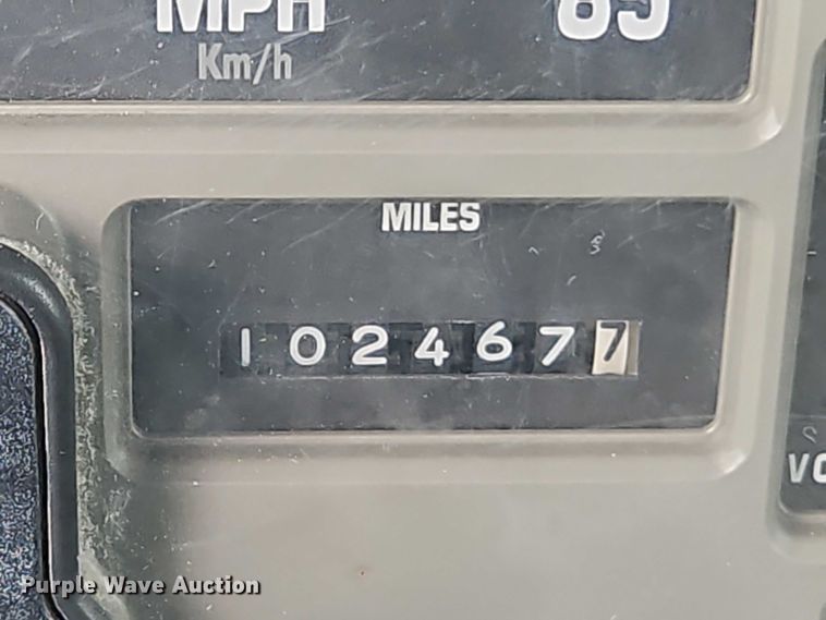 image for item EO4637 2000 International  4700 flatbed truck