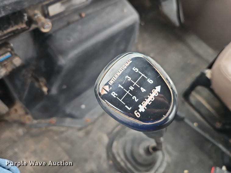 image for item EO4637 2000 International  4700 flatbed truck