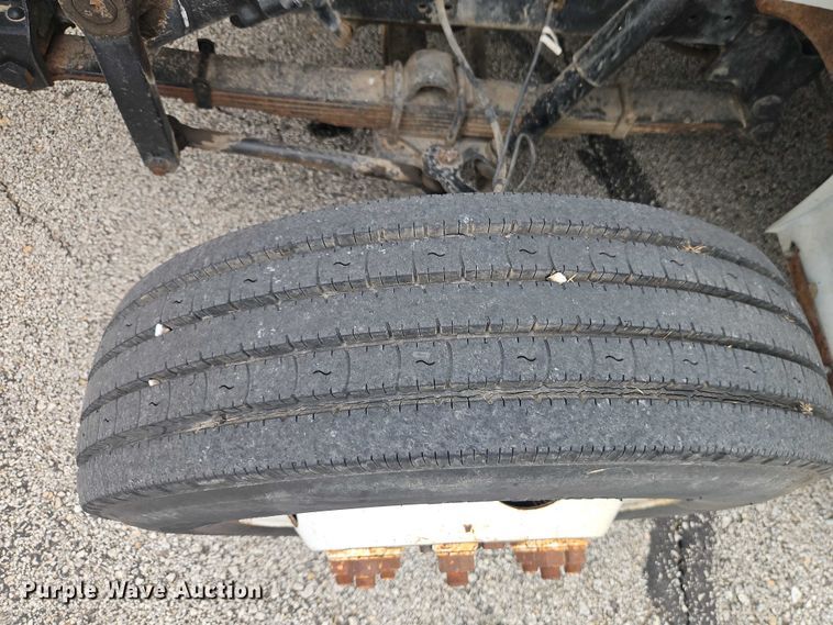 image for item EO4637 2000 International  4700 flatbed truck