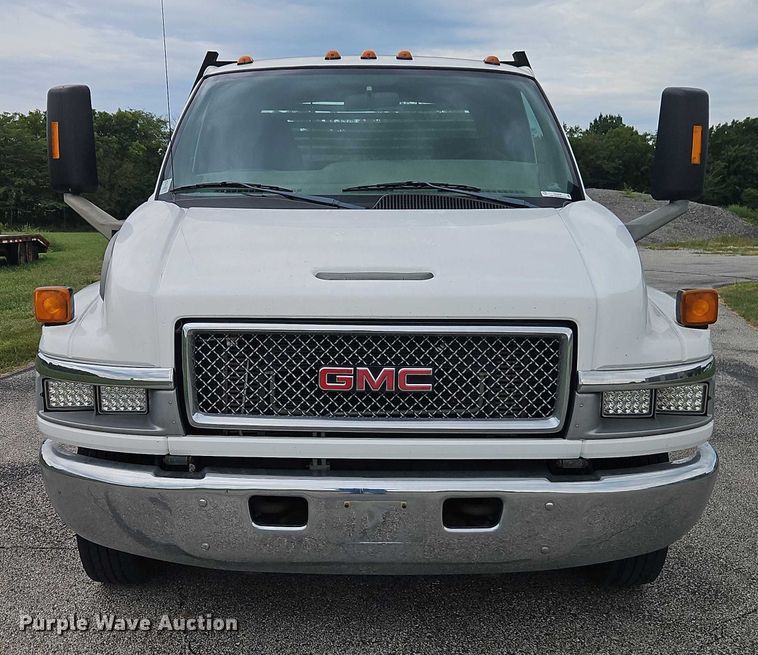 image for item EO4638 2005 GMC C5 flatbed truck