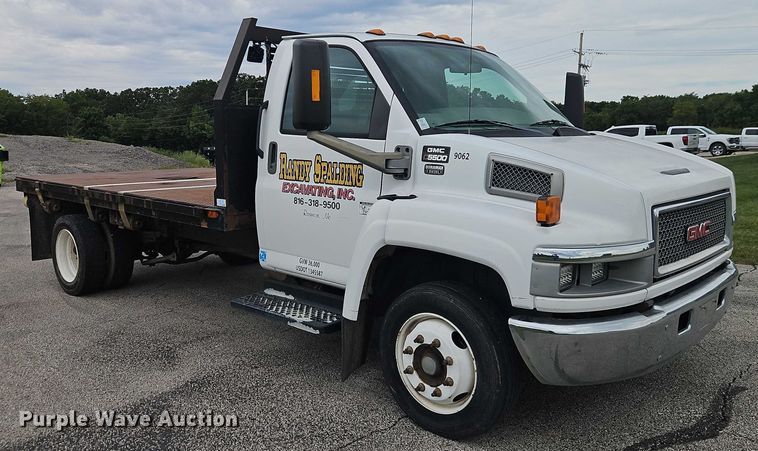 image for item EO4638 2005 GMC C5 flatbed truck