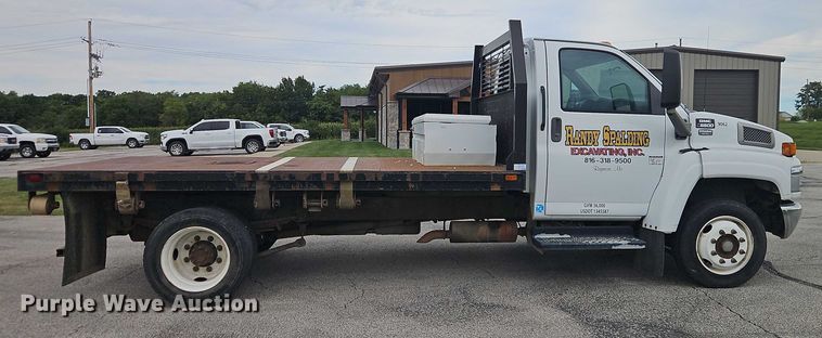 image for item EO4638 2005 GMC C5 flatbed truck