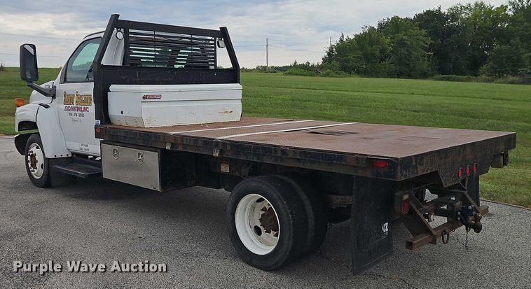 image for item EO4638 2005 GMC C5 flatbed truck