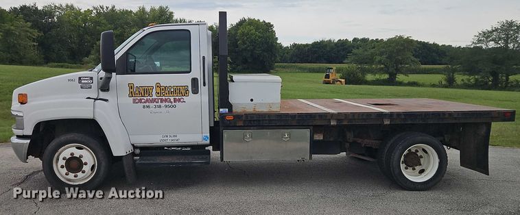 image for item EO4638 2005 GMC C5 flatbed truck