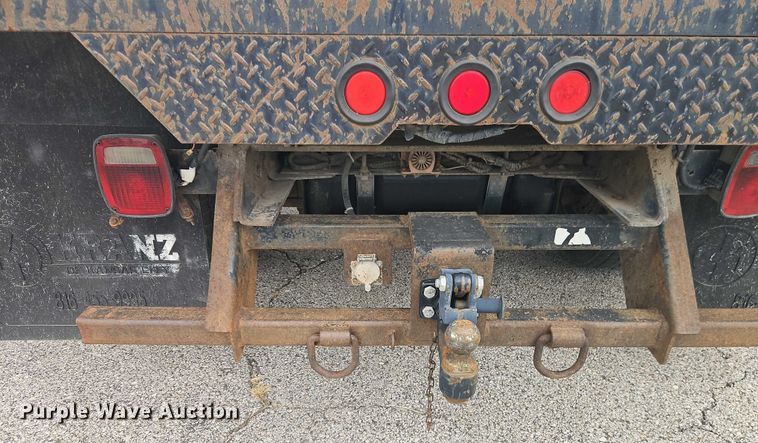 image for item EO4638 2005 GMC C5 flatbed truck