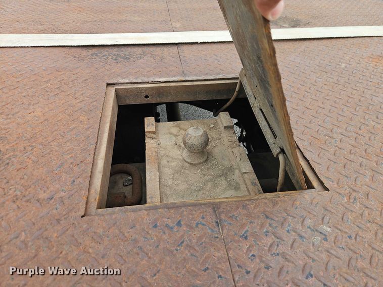 image for item EO4638 2005 GMC C5 flatbed truck