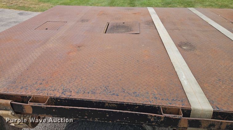 image for item EO4638 2005 GMC C5 flatbed truck