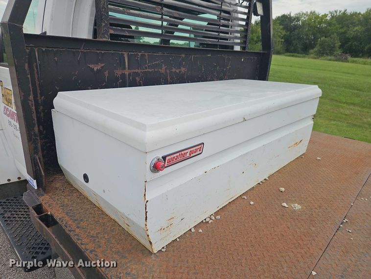 image for item EO4638 2005 GMC C5 flatbed truck