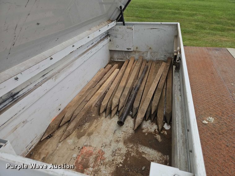 image for item EO4638 2005 GMC C5 flatbed truck