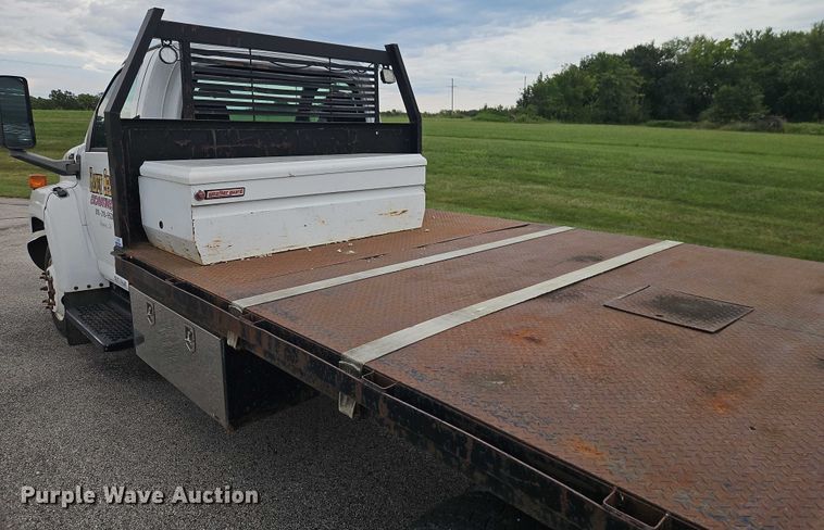 image for item EO4638 2005 GMC C5 flatbed truck