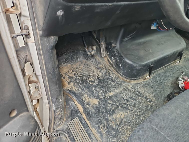 image for item EO4638 2005 GMC C5 flatbed truck