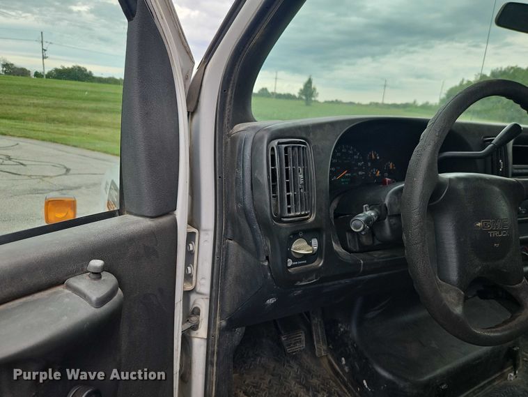 image for item EO4638 2005 GMC C5 flatbed truck