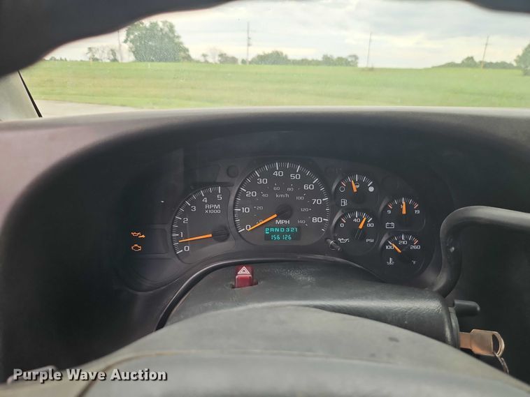 image for item EO4638 2005 GMC C5 flatbed truck