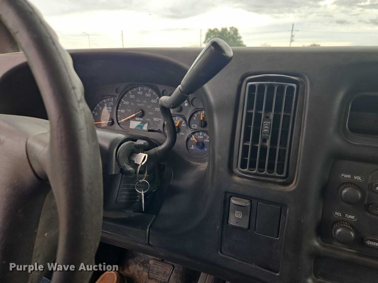 image for item EO4638 2005 GMC C5 flatbed truck