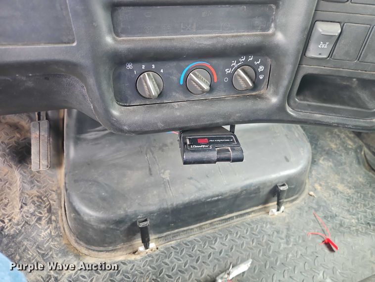 image for item EO4638 2005 GMC C5 flatbed truck