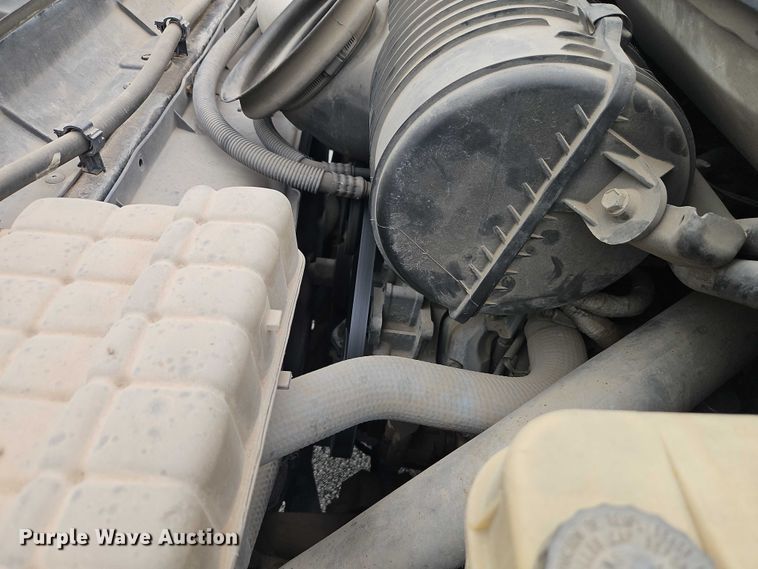 image for item EO4638 2005 GMC C5 flatbed truck