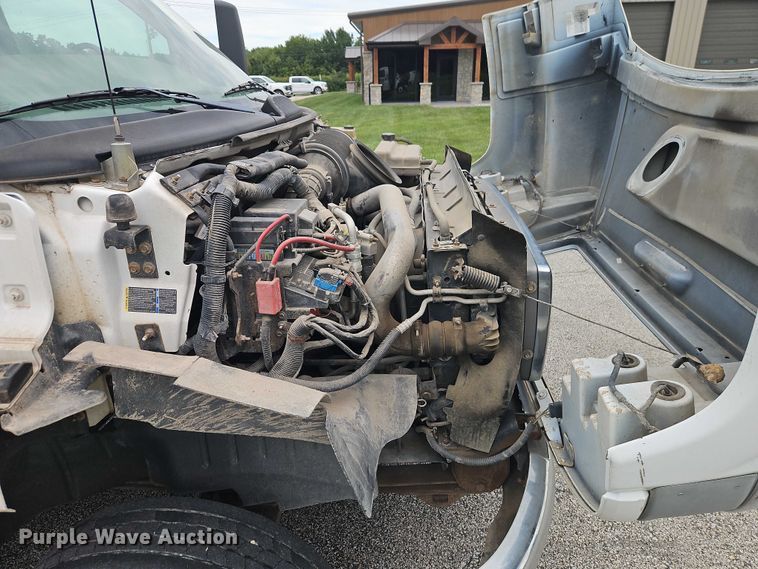 image for item EO4638 2005 GMC C5 flatbed truck