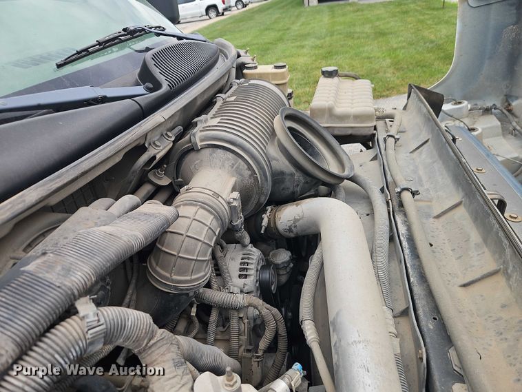 image for item EO4638 2005 GMC C5 flatbed truck