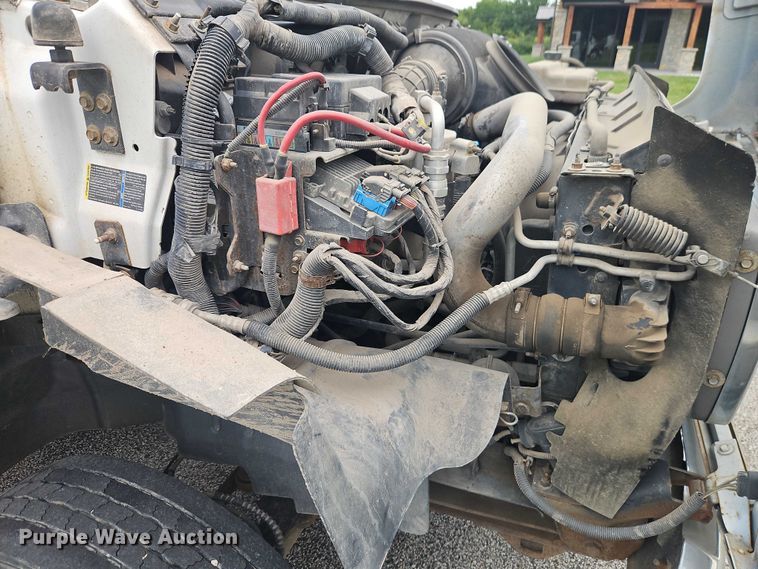 image for item EO4638 2005 GMC C5 flatbed truck