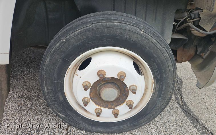 image for item EO4638 2005 GMC C5 flatbed truck