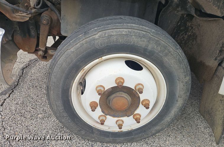 image for item EO4638 2005 GMC C5 flatbed truck