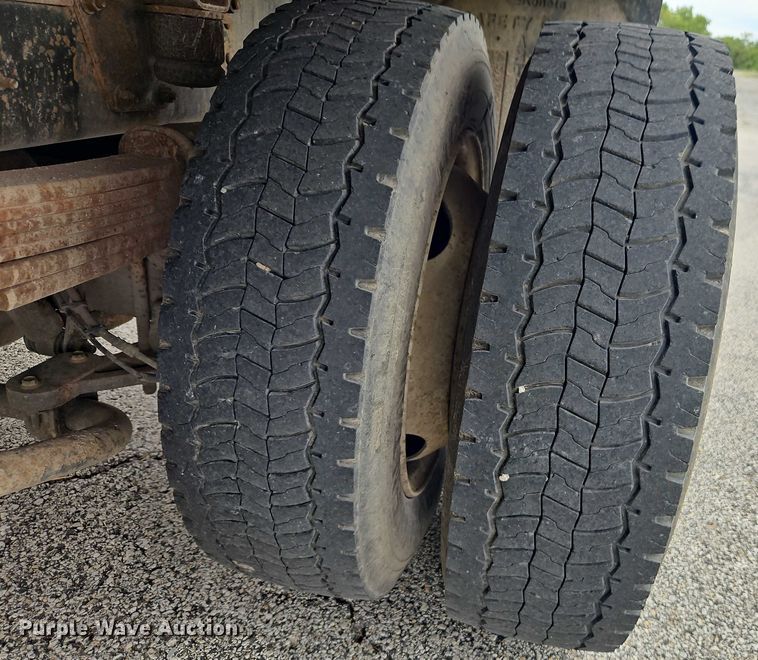 image for item EO4638 2005 GMC C5 flatbed truck