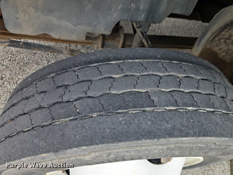 image for item EO4638 2005 GMC C5 flatbed truck