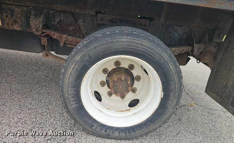 image for item EO4638 2005 GMC C5 flatbed truck