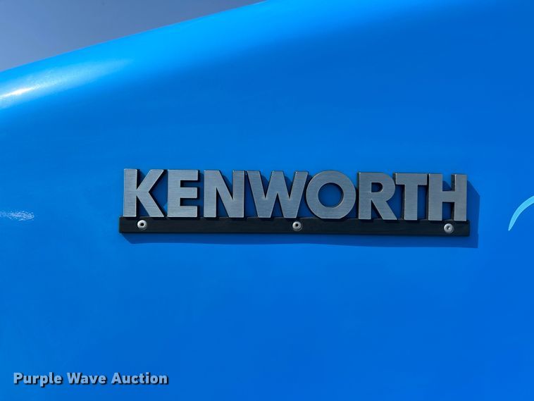 image for item ET3060 2006 Kenworth T800 winch truck