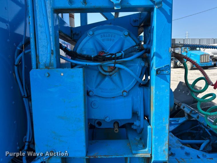 image for item ET3060 2006 Kenworth T800 winch truck