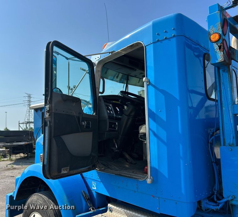 image for item ET3060 2006 Kenworth T800 winch truck