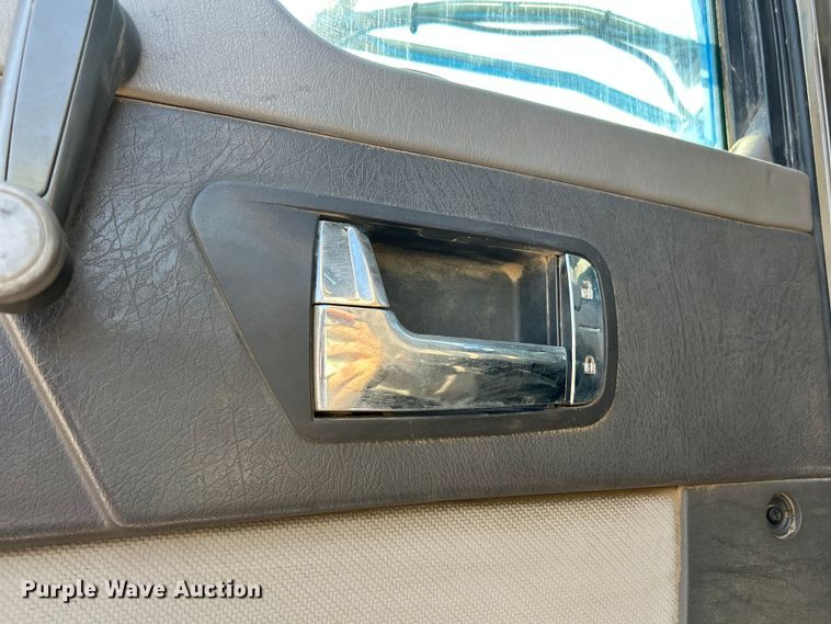 image for item ET3060 2006 Kenworth T800 winch truck